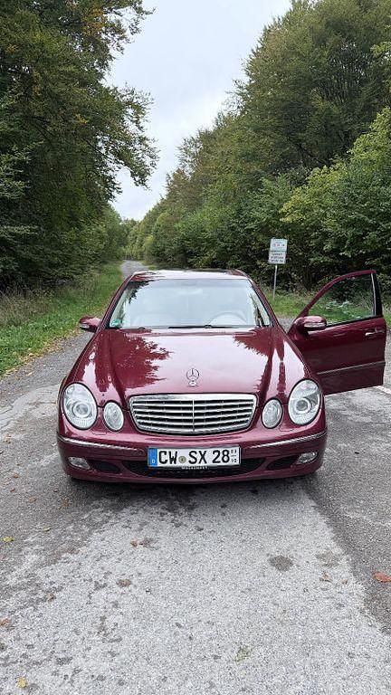 Gebraucht Mercedes E500 Elegance 306 PS (225 kW) 2003 Rot Limousine