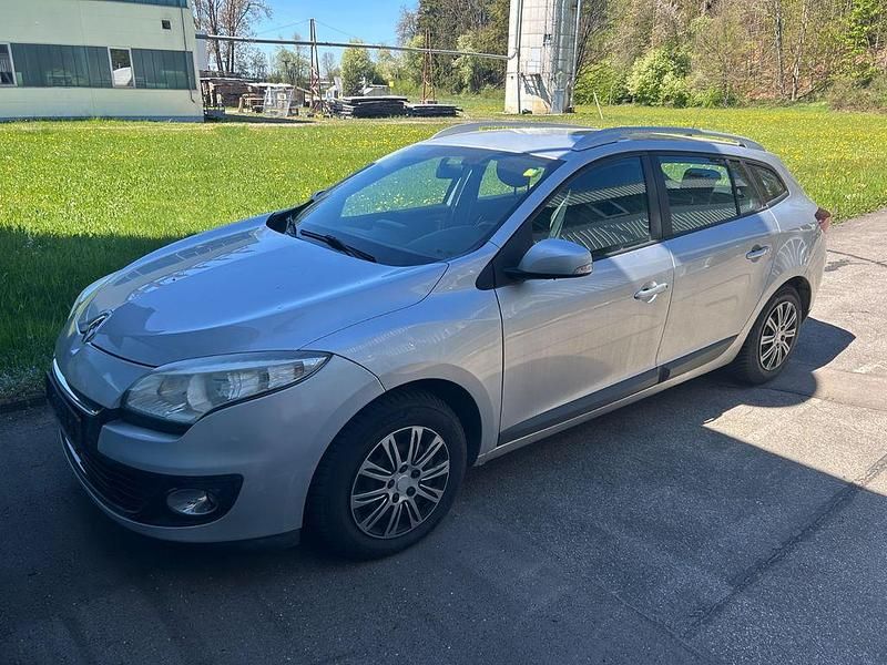 Używany Renault Mégane III Expression 110 KM (80 kW) 2012 Srebrny Sedan/Limuzyna
