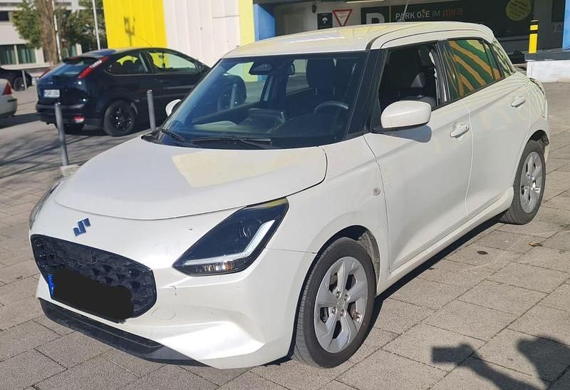 Gebraucht Suzuki Swift Comfort+ 83 PS (61 kW) 2024 Weiß Kleinwagen