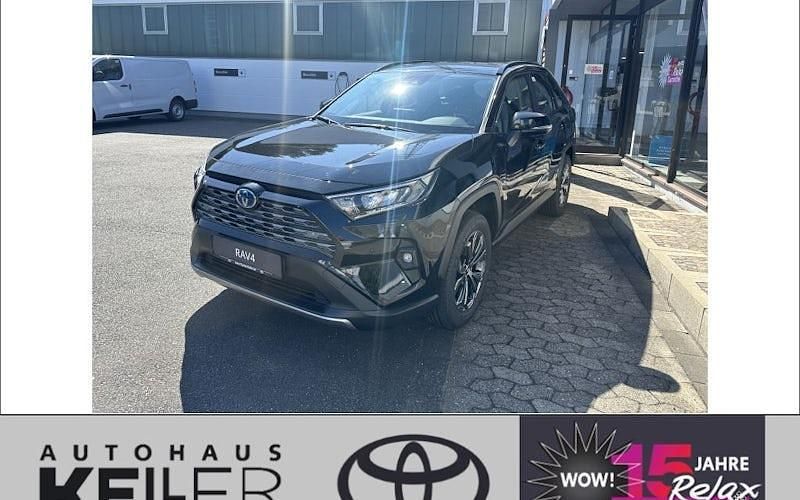Schwarz Gebraucht 2025 Toyota RAV4 Hybrid Team SUV | 46.960 € (Etwas zu teuer) - Bild 1/4