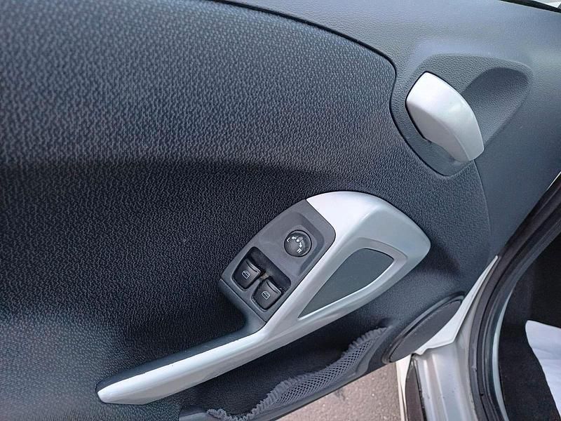 Gebraucht Smart ForTwo Cabrio 54 PS (39 kW) 2011 Weiß Cabrio