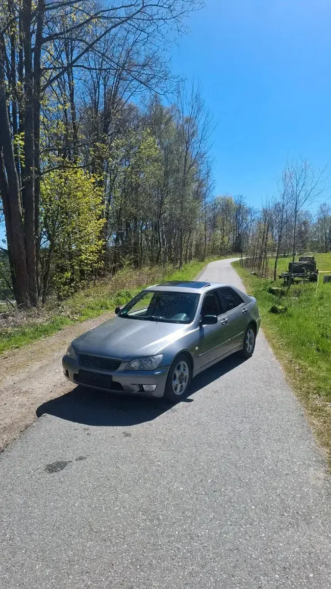 Second-hand Lexus IS200 155 CP (114 kW) 2004 Gri Berlinǎ