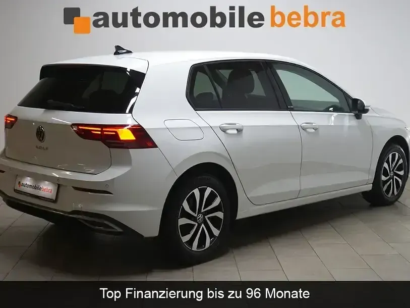 Gebraucht VW Golf VIII Active 150 PS (110 kW) 2022 Pure white Limousine