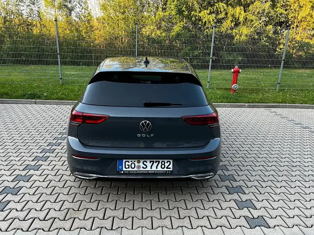 Gebraucht VW Golf VIII Active 150 PS (110 kW) 2022 Grau Limousine