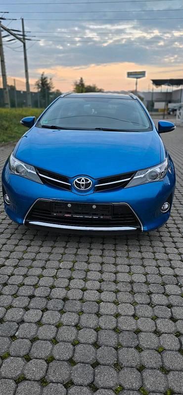 Blau Gebraucht 2014 Toyota Auris Kombi | 10.999 € (Fairer Preis) - Bild 1/4