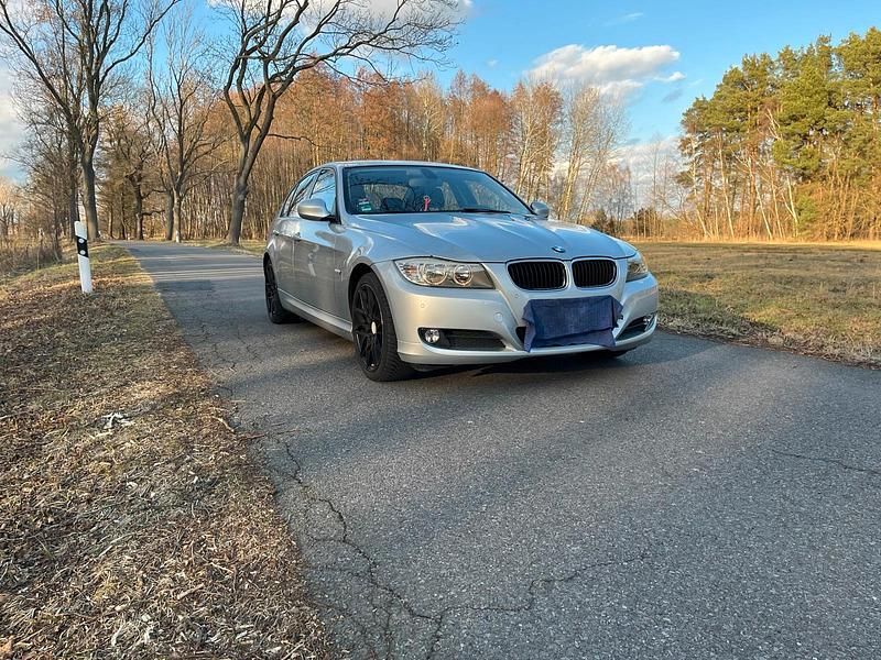 Gebraucht BMW 320 170 PS (125 kW) 2010 Grau Limousine