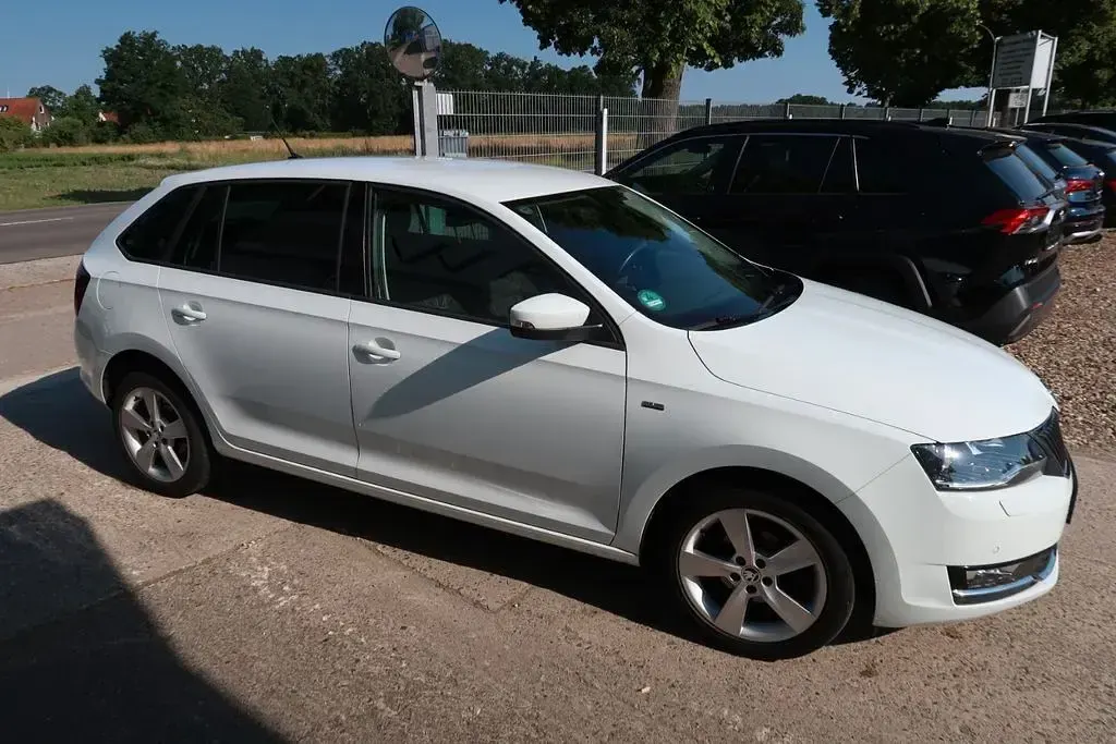 Gebraucht Skoda Rapid Clever 95 PS (69 kW) 2018 Bila laser/laser white Kleinwagen