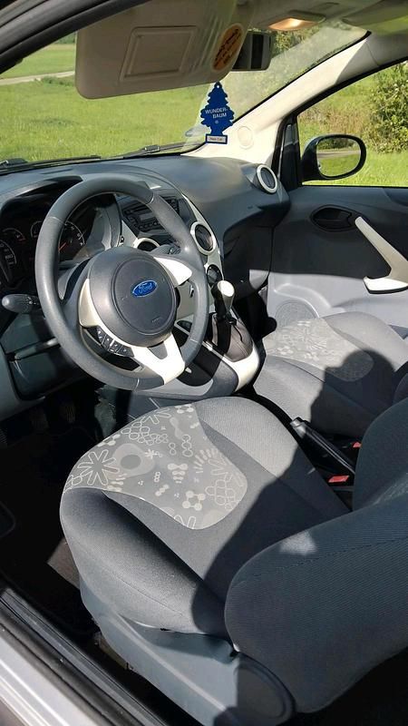 Gebraucht Ford Ka 60 PS (44 kW) 2012 Silber Kleinwagen