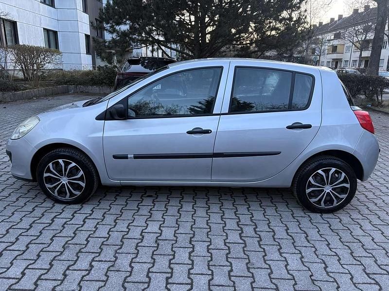 Gebraucht Renault Clio II Authentique 75 PS (55 kW) 2005 Limousine