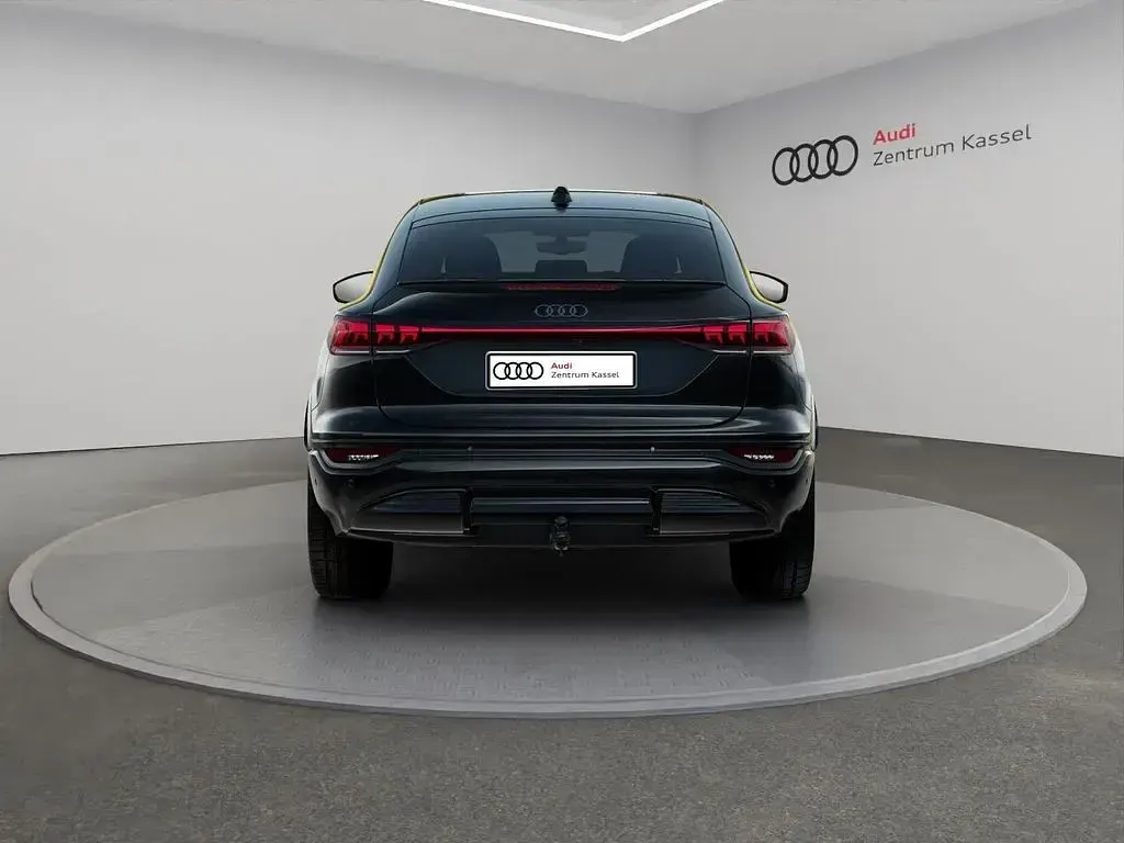Neu Audi Q6 e-tron S-Line 225 kW (306 PS) 2026 Schwarz SUV