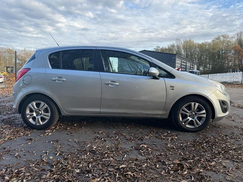 Gebraucht Opel Corsa 87 PS (63 kW) 2012 Silber Limousine