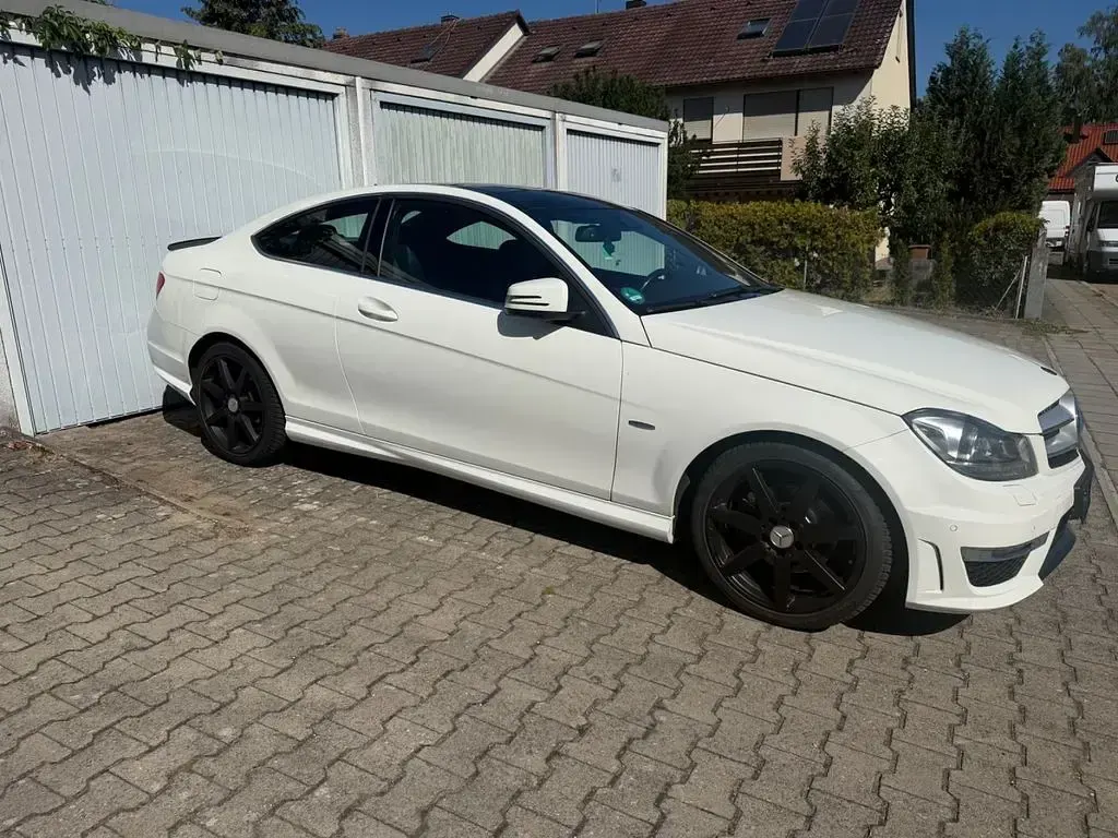 Gebraucht Mercedes C250 AMG line 204 PS (150 kW) 2012 Weiß Coupé