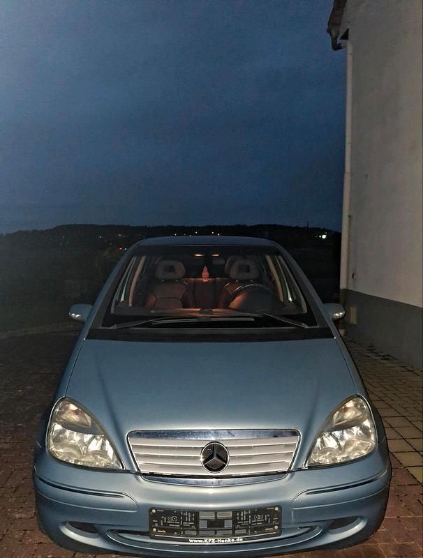 Blau Gebraucht 2003 Mercedes A160 Limousine | 300 € - Bild 1/4