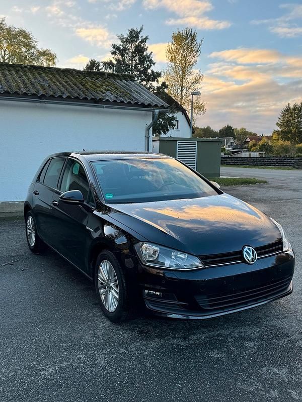 Schwarz Gebraucht 2014 VW Golf VII Cup Limousine | 8.999 € (Fairer Preis) - Bild 1/4
