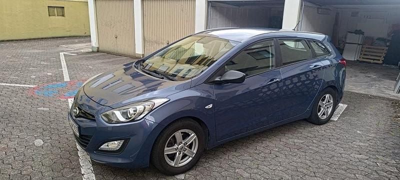 Blau Gebraucht 2013 Hyundai i30 Trend Kombi | 6.000 € (Fairer Preis) - Bild 1/4