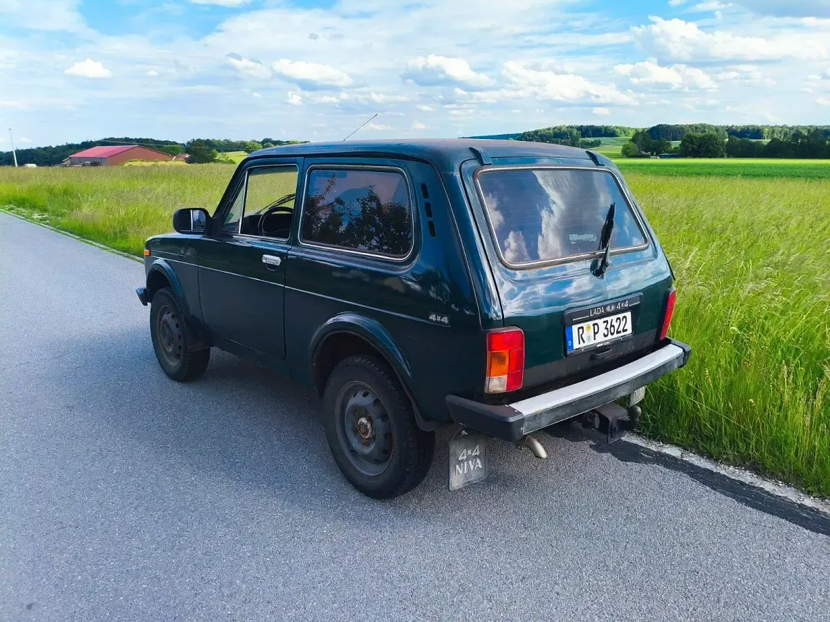 Gebraucht Lada niva 82 PS (60 kW) 2009 Grün SUV