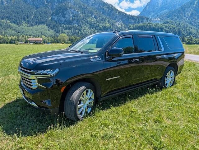 Schwarz Gebraucht 2022 Chevrolet Suburban SUV | 69.000 € (Guter Preis) - Bild 1/4