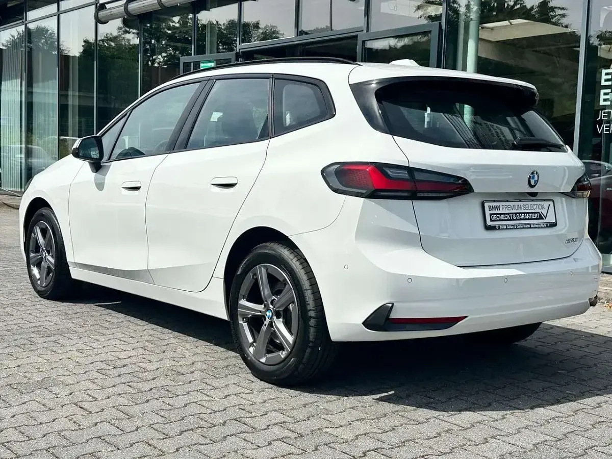 Gebraucht BMW 220 Active Tourer 170 PS (125 kW) 2025 Alpinweiss Van / Kleinbus
