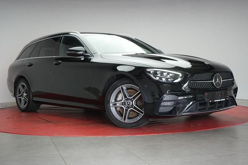 Schwarz Gebraucht 2022 Mercedes E300 AMG line Limousine | 31.490 € (Superpreis) - Bild 1/4