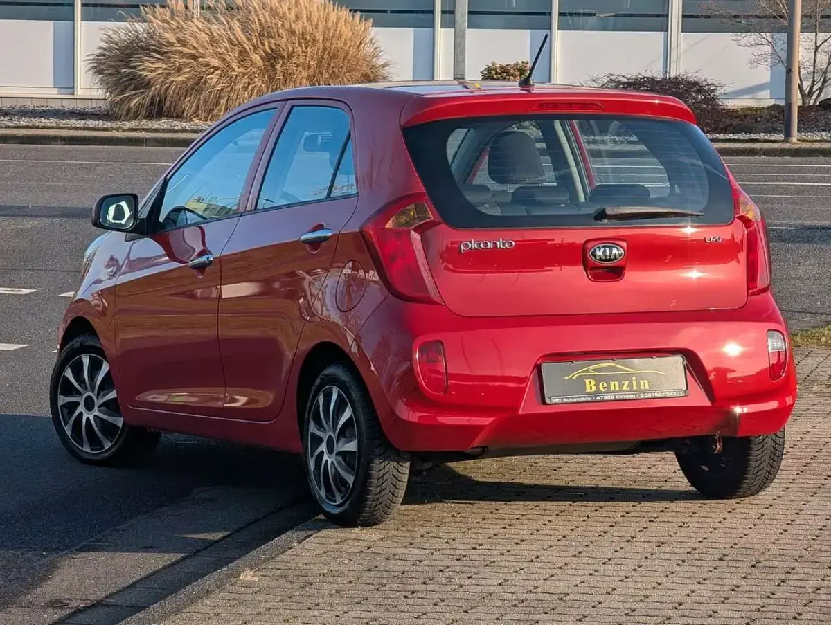 Używany Kia Picanto Edition 7 67 KM (49 kW) 2014 Czerwony Hatchback