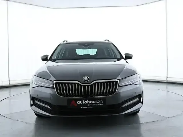 Gebraucht Skoda Superb Ambition 150 PS (110 kW) 2023 Grau Kombi