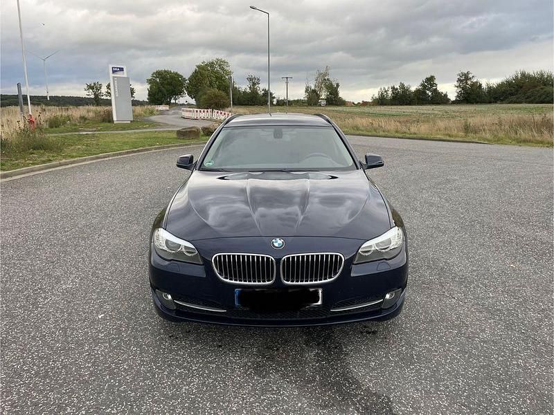 Blau Gebraucht 2010 BMW 520 Sport Line Kombi | 10.950 € (Fairer Preis) - Bild 1/4