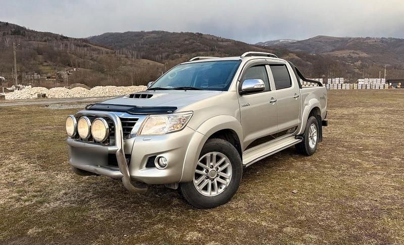 Gebraucht Toyota HiLux 171 PS (125 kW) 2015 Silber Abholung