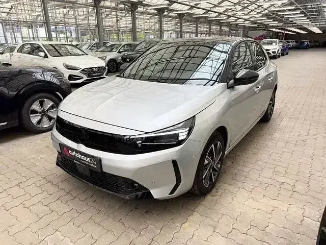 Używany Opel Corsa 101 KM (74 kW) 2024 Srebrny Hatchback