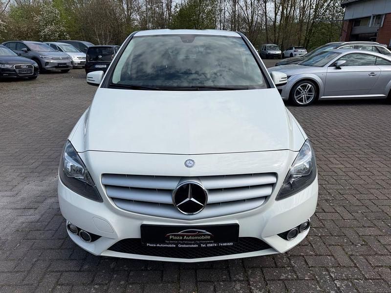 Gebraucht Mercedes B180 109 PS (80 kW) 2013 Weiß Van / Kleinbus