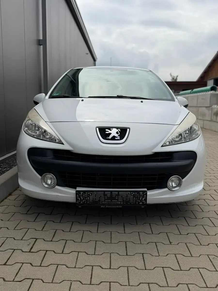 Gebraucht Peugeot 207 95 PS (69 kW) 2009 Weiß Kleinwagen