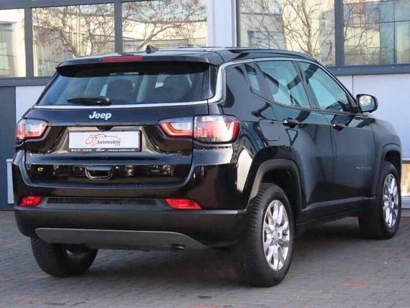 Gebraucht Jeep Compass 131 PS (96 kW) 2024 Schwarz SUV