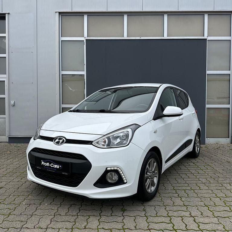 Weiß Gebraucht 2016 Hyundai i10 Passion Kleinwagen | 8.490 € (Fairer Preis) - Bild 1/4