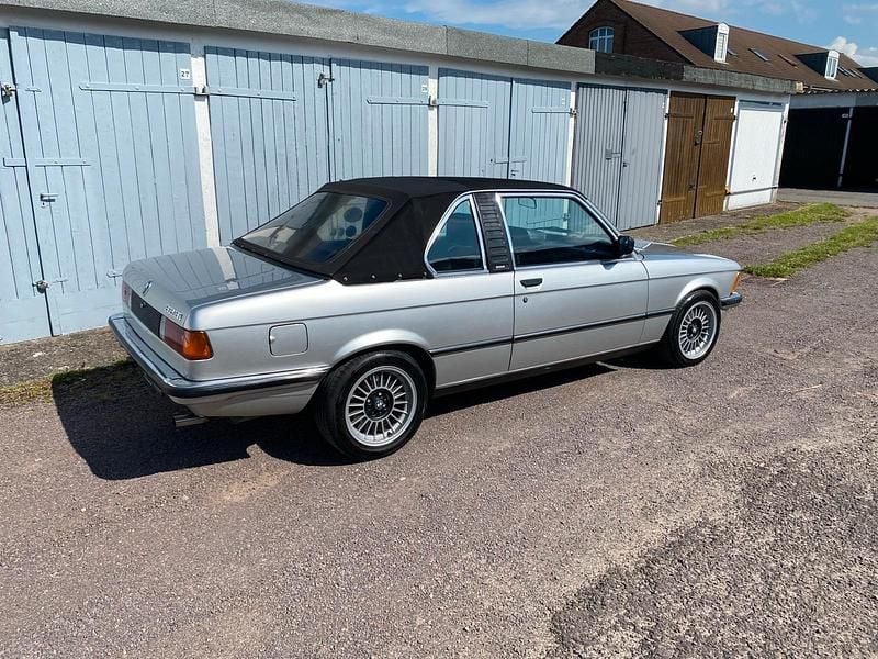 Gebraucht BMW 323 Cabriolet 143 PS (105 kW) 1983 Silber Cabrio