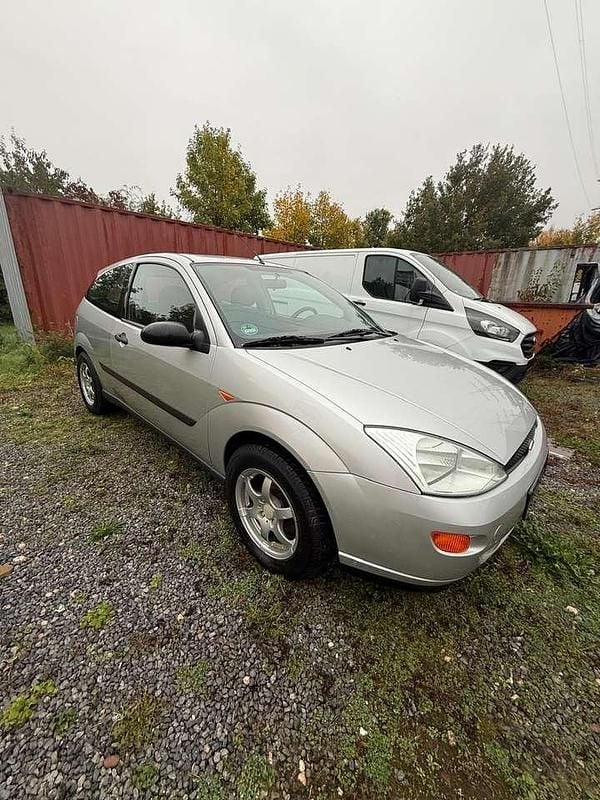 Gebraucht Ford Focus Futura 75 PS (55 kW) 1999 Grau Limousine