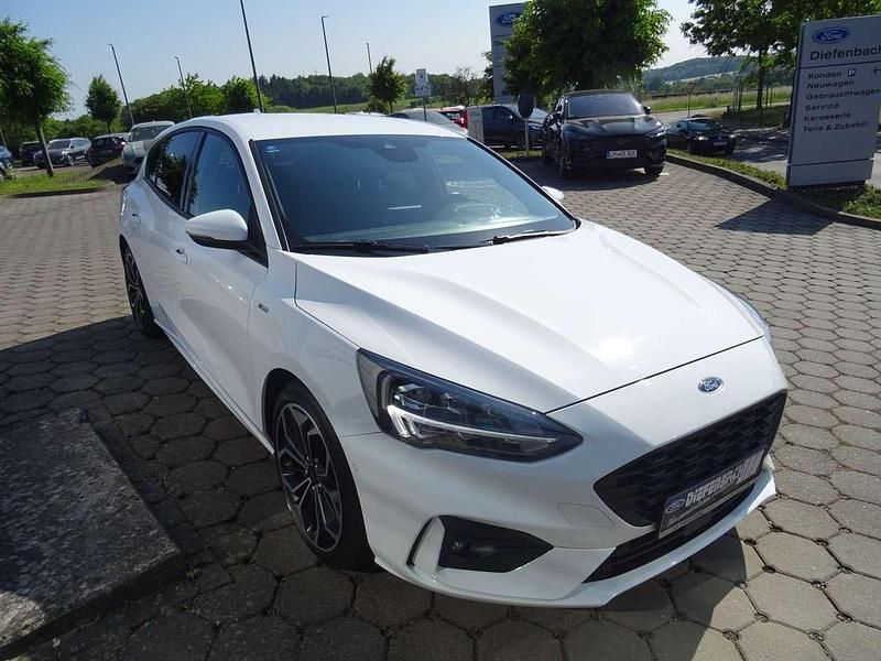 Gebraucht Ford Focus ST-Line 125 PS (91 kW) 2019 Frostweiß Kleinwagen
