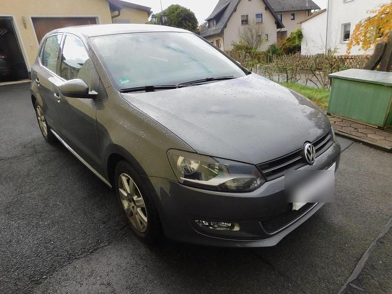 Grau Gebraucht 2010 VW Polo Kleinwagen | 3.949 € (Guter Preis) - Bild 1/4
