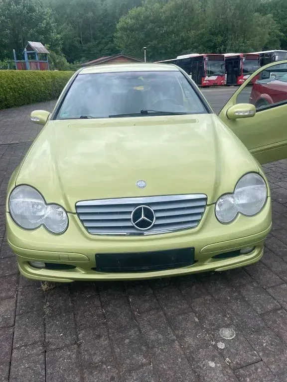 Gebraucht Mercedes C180 129 PS (94 kW) 2002 Grün Coupé