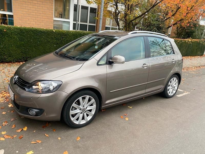 Braun Gebraucht 2009 VW Golf Plus Cross Van / Kleinbus | 9.999 € (Teuer) - Bild 1/4