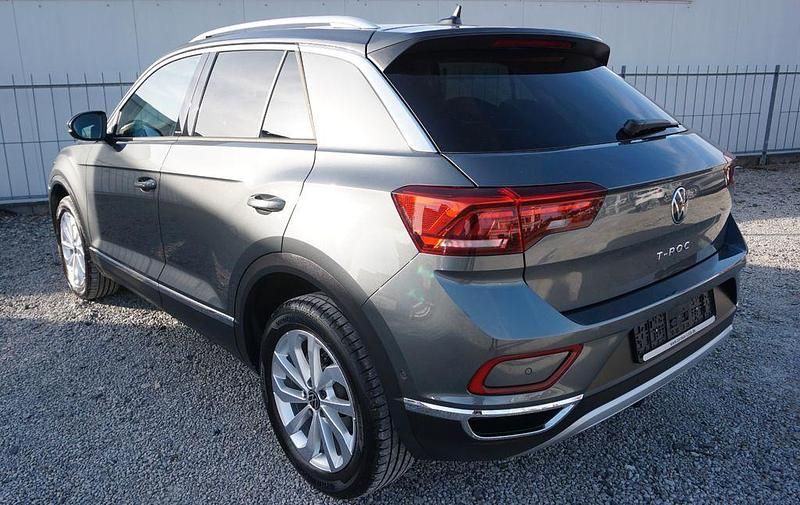 Gebraucht VW T-Roc IQ Drive 150 PS (110 kW) 2024 Grau SUV