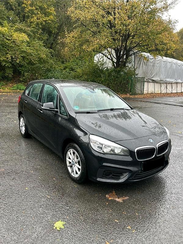 Schwarz Gebraucht 2016 BMW 216 Van / Kleinbus | 3.999 € - Bild 1/4