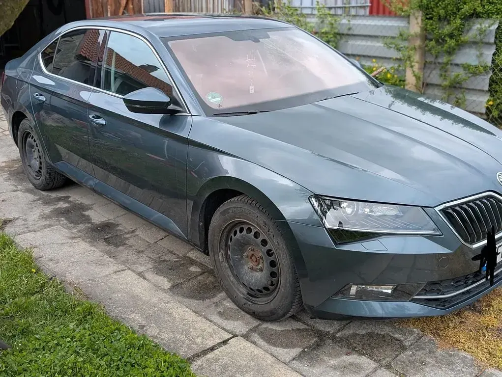 Gebraucht Skoda Superb Style 179 PS (131 kW) 2016 Grau Limousine
