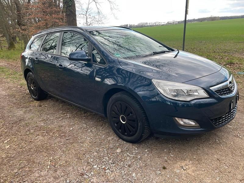Gebraucht Opel Astra 101 PS (74 kW) 2012 Kombi