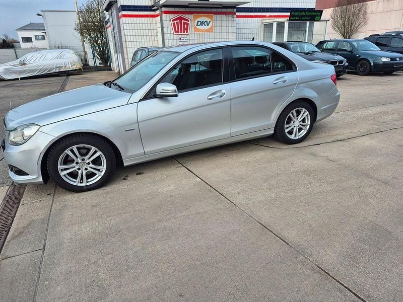 Gebraucht Mercedes C180 Elegance 156 PS (114 kW) 2011 Silber Limousine