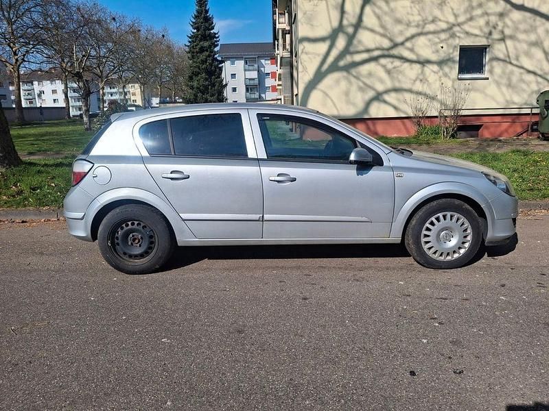 Gebraucht Opel Astra 105 PS (77 kW) 2004 Silber Limousine