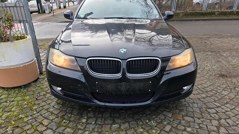 Gebraucht BMW 318 143 PS (105 kW) 2008 Schwarz Limousine