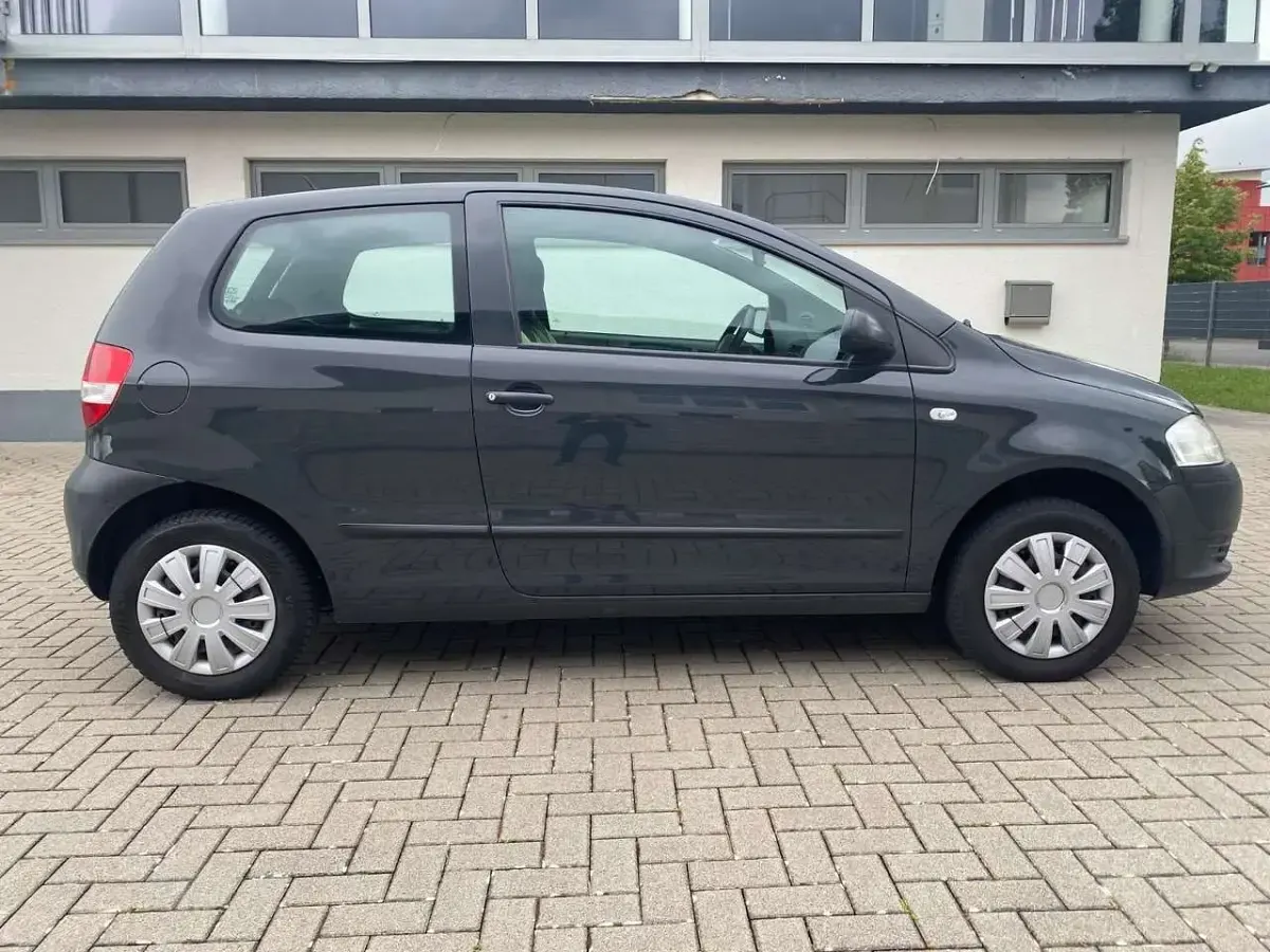 Gebraucht VW Fox Basis 54 PS (39 kW) 2010 Grau Kleinwagen