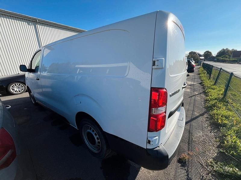 Gebraucht Opel Vivaro 120 PS (88 kW) 2022 Weiß Van / Kleinbus