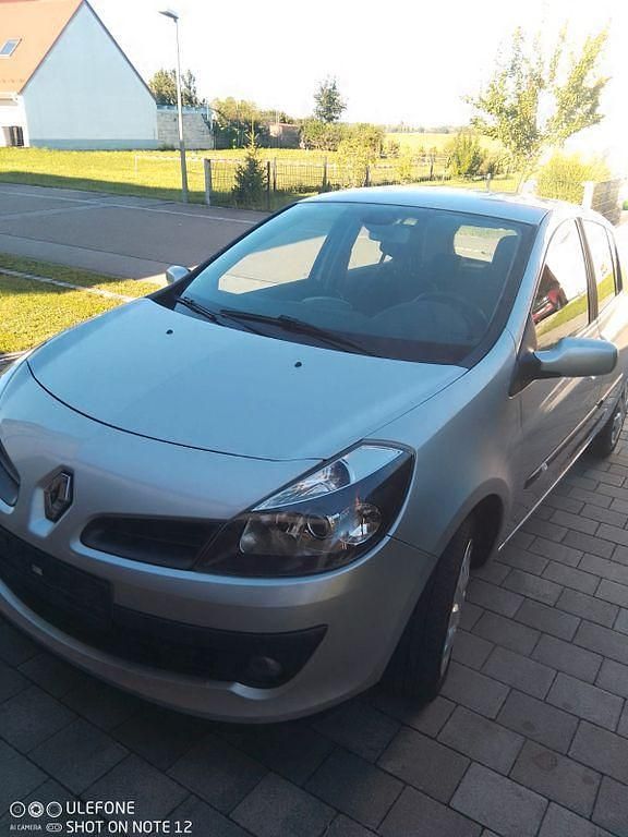 Grau Gebraucht 2008 Renault Clio II Exception Limousine | 4.000 € (Etwas zu teuer) - Bild 1/4