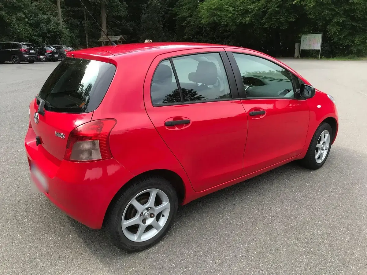 Gebraucht Toyota Yaris Cool 69 PS (50 kW) 2006 Rot Kleinwagen