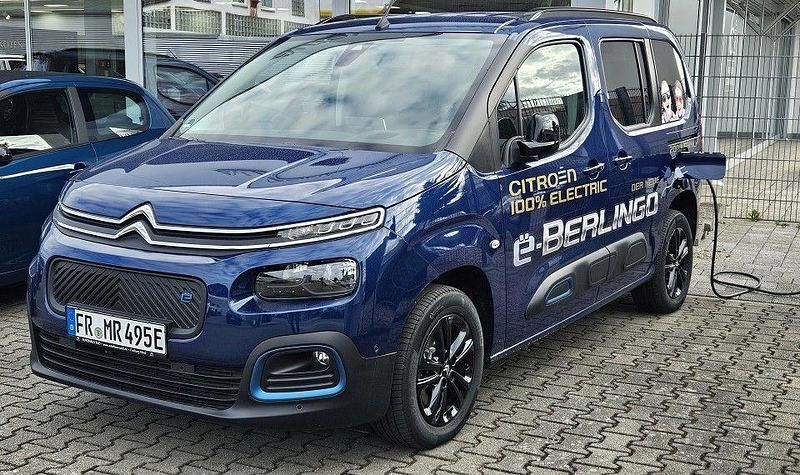 Blau Gebraucht 2023 Citroën e-Berlingo Shine Van / Kleinbus | 25.950 € (Fairer Preis) - Bild 1/3